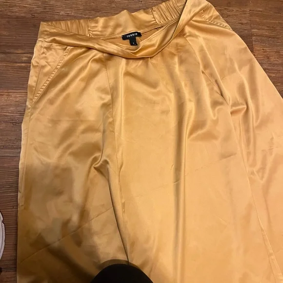 Golden Yellow satin tea length torrid skirt - Picture 7 of 8